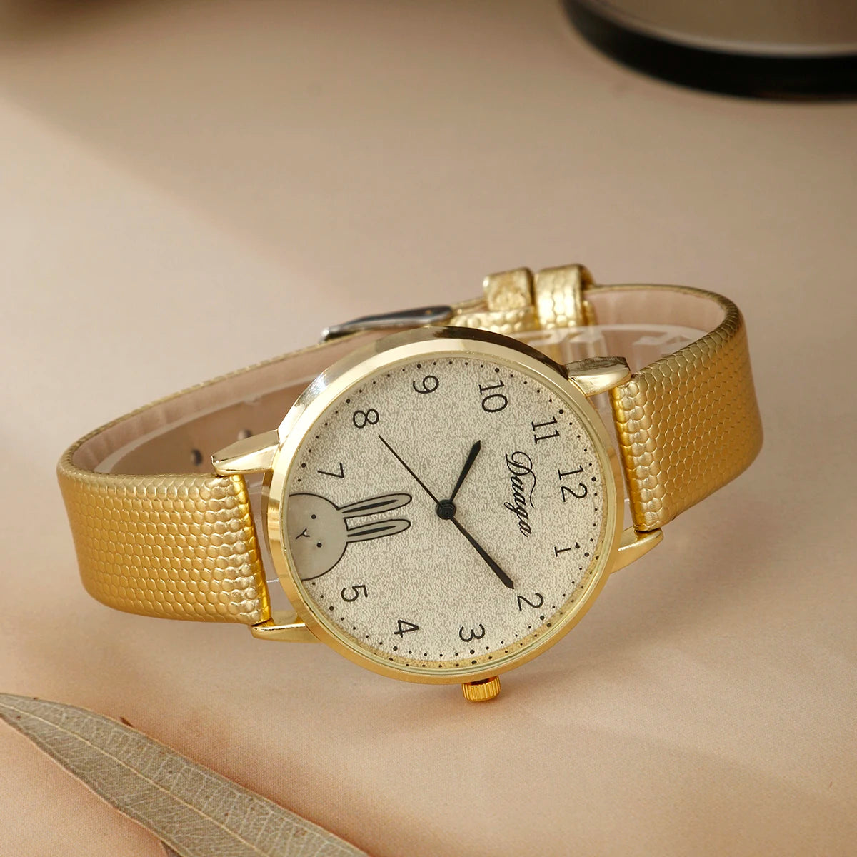 Fashionable and minimalist trendy women's watch