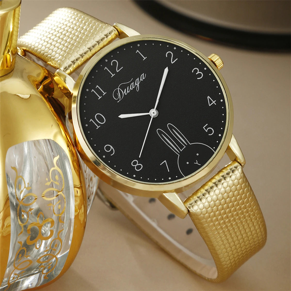 Fashionable and minimalist trendy women's watch